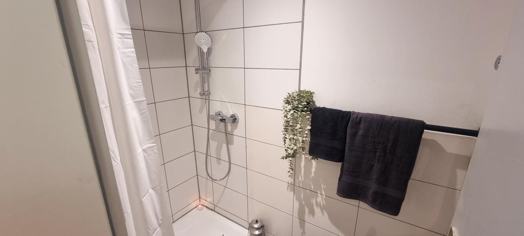 Dattel City Fewo Fuer 4 Personen Privat-parkplatz 5g Wlan & 24/7 Kontakt Apartment Hannover